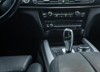 Ile ma biegów motor 125?