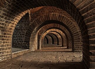 Czy policja może mierzyć prędkość jadąc z naprzeciwka?