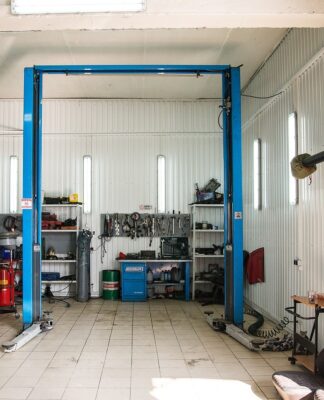 Awaryjne lądowanie u mechanika – jak wybrać eksperta od układu przeniesienia napędu? Awaryjne lądowanie u mechanika - jak wybrać eksperta od układu przeniesienia napędu